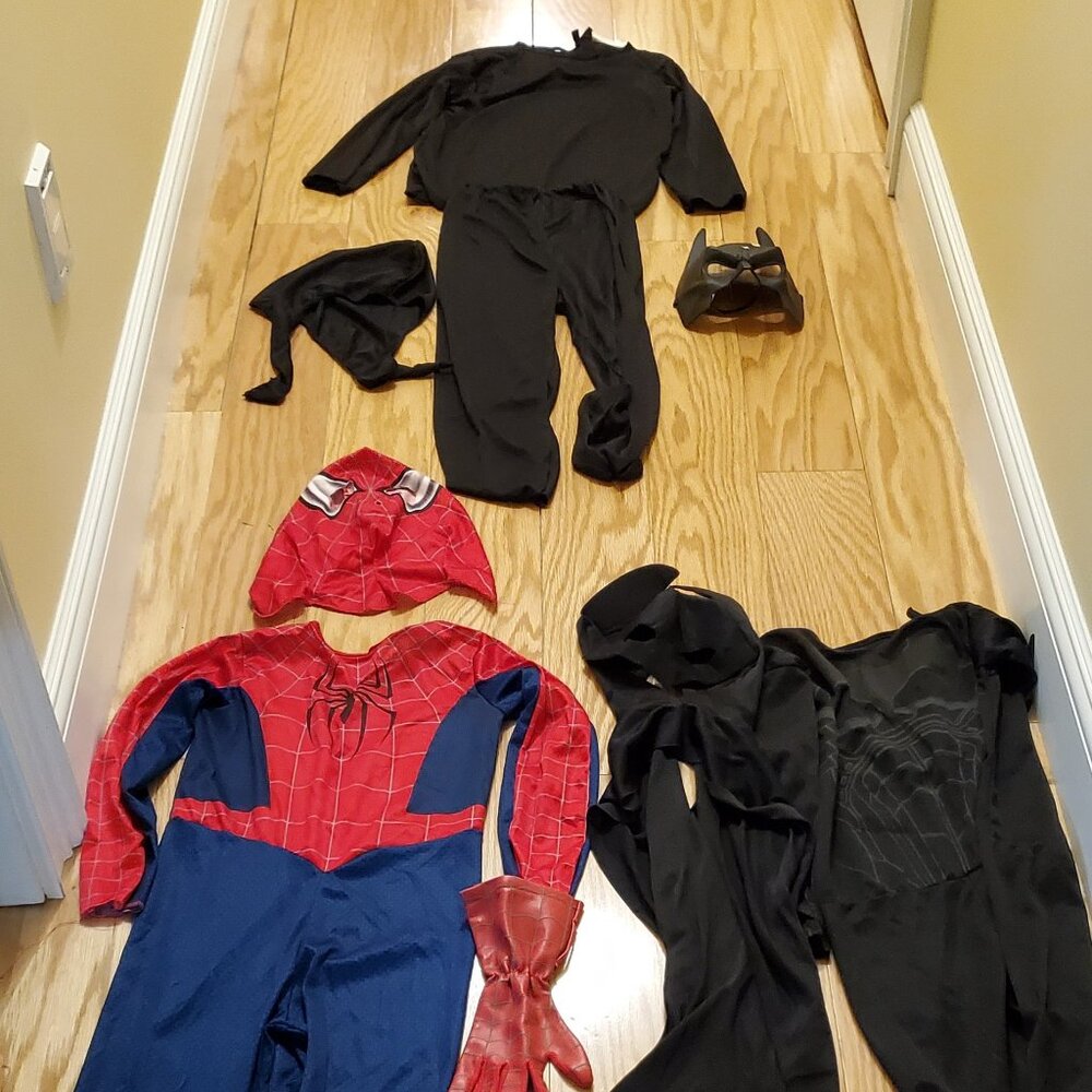 LOT 3 Boys Costumes - 2 Batman + Spider Man Sizes 4, 7/8, Ch Med + FlashLight!